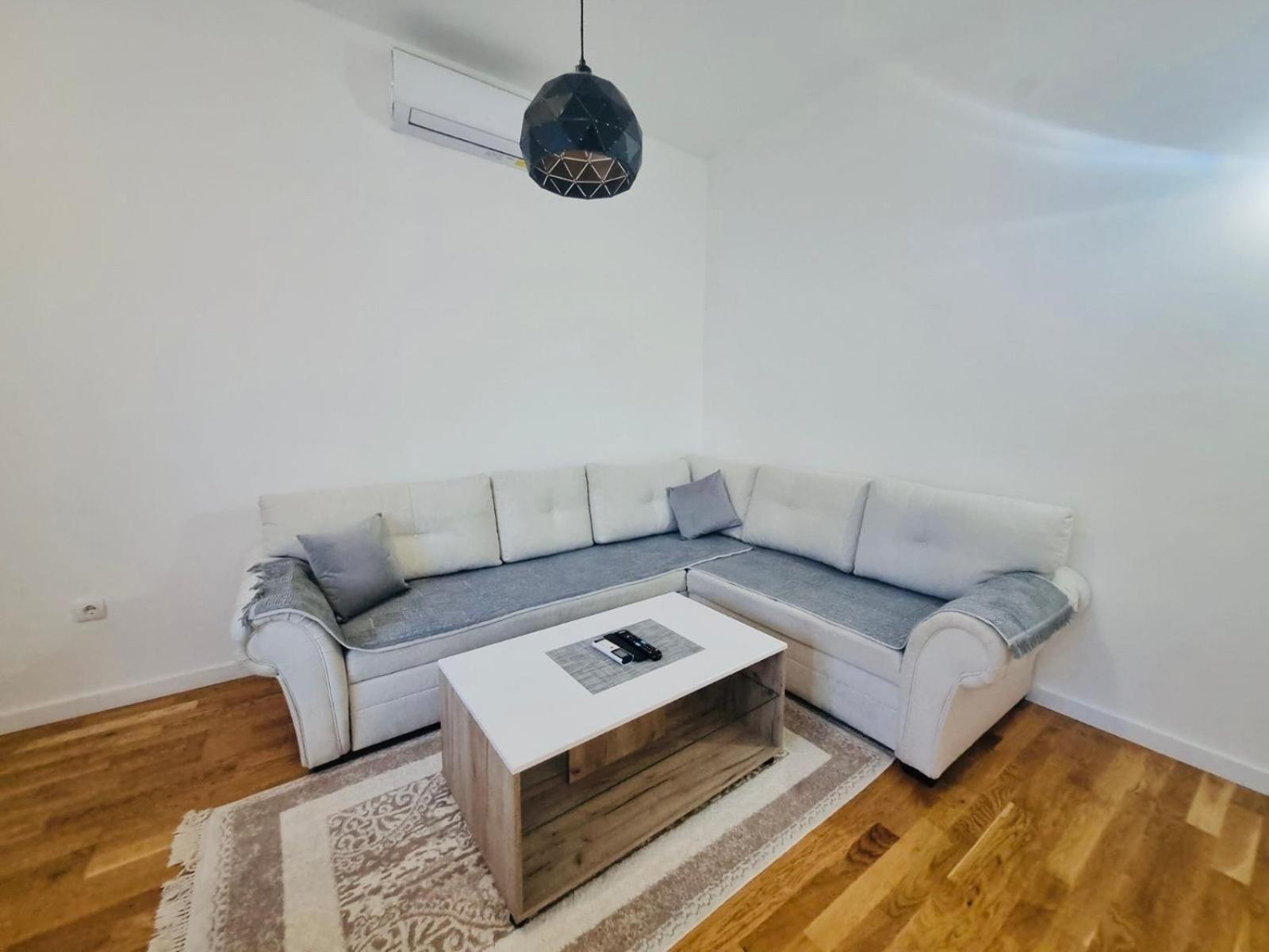 Apartment Dora Cetinje Luaran gambar