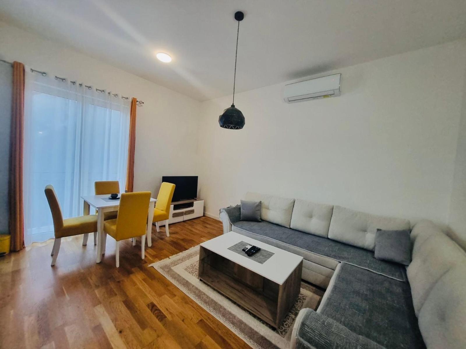 Apartment Dora Cetinje Luaran gambar